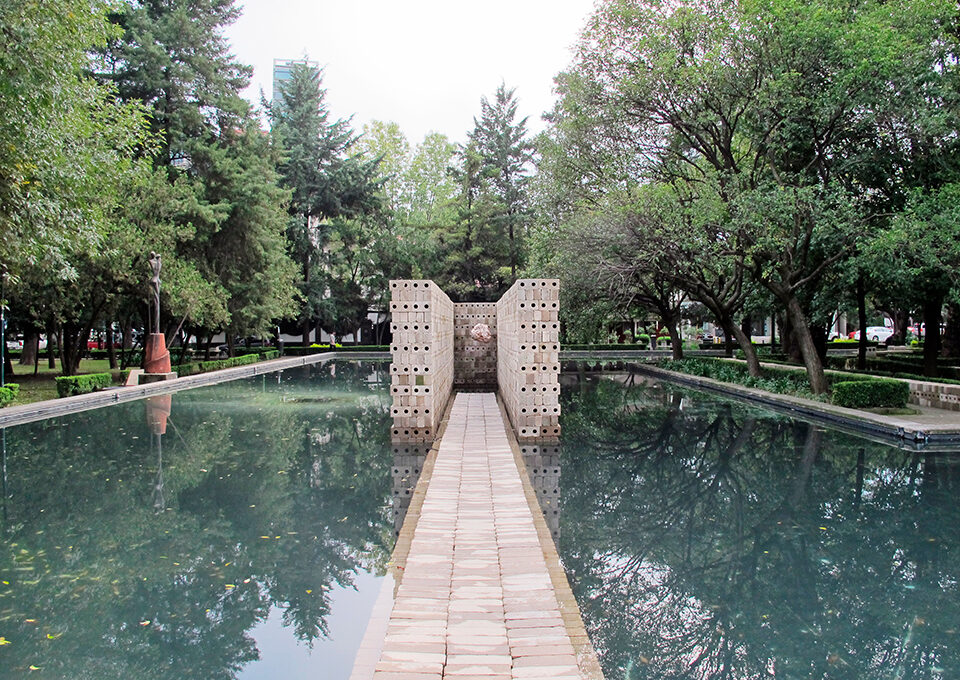 LANZA, TO (Carlos Facio, Jose Amozurrutia) and Alberto Odériz, Community Center Pavilion, Parque Lincoln, Polanco, Mexico, 2018. Photo Alberto Odériz